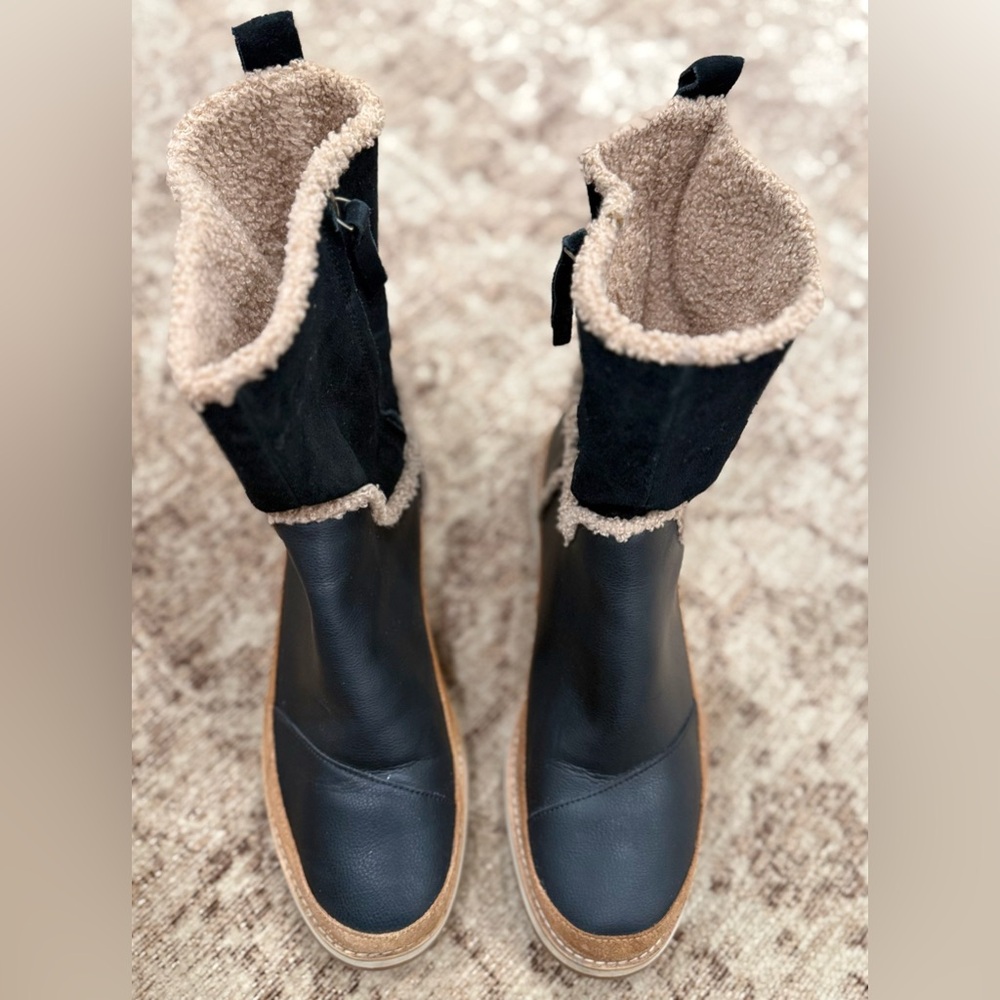 Toms Black and Tan Winter Boots
